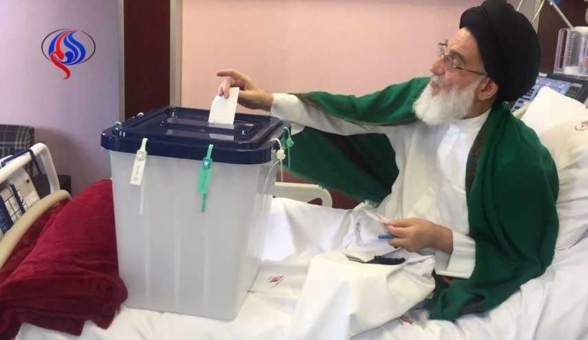 آیت‌الله هاشمی شاهرودی رای خود را به صندوق انداخت