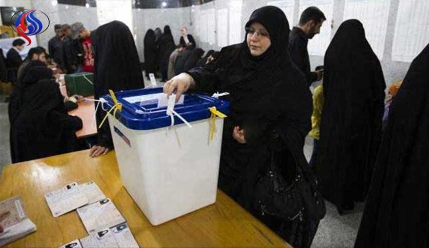 بالصور ..الناخبون الإيرانيون يدلون بأصواتهم في الانتخابات الرئاسية الثانية عشرة
