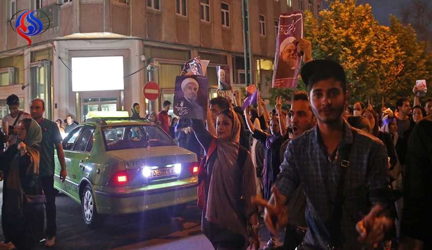 بالصور.. أهالي طهران يحتفلون بفوز روحاني في الإنتخابات الرئاسية
