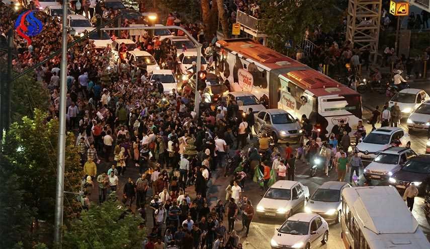 احتفالات جماهيرية في مختلف المدن الايرانية بفوز روحاني