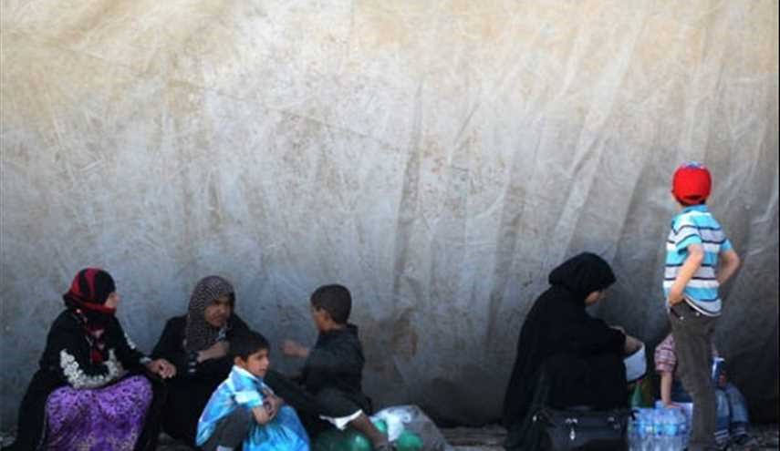 مدنيون مهجرون ينتظرون العودة إلى منازلهم في الموصل في مخيمات النازحين داخليا