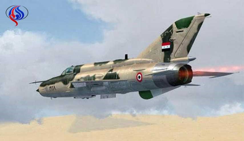 سلاح الجو السوري يستهدف داعش على المحور الجنوبي لمدينة دير الزور