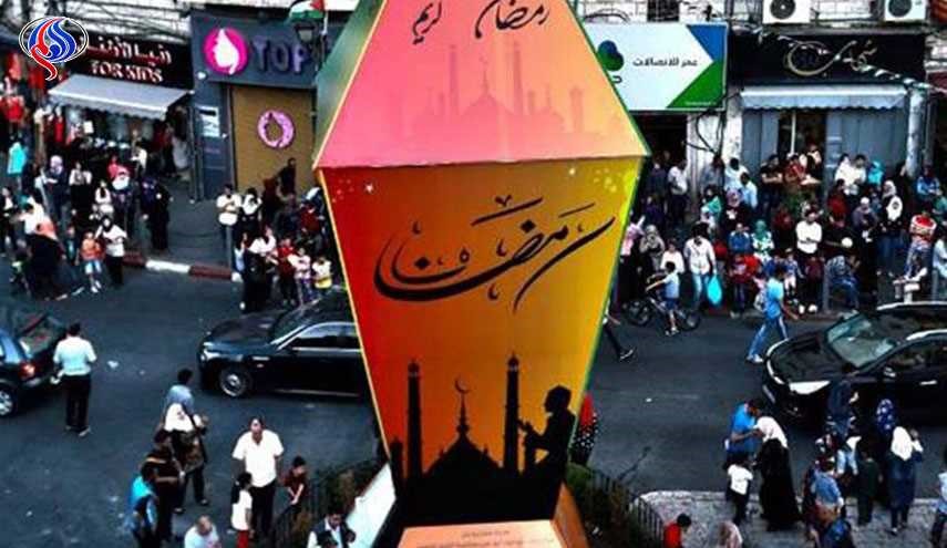 إضاءة أكبر فانوس رمضاني في القدس المحتلة
