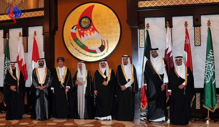 أمير الكويت الى السعودية.. وإجراءات من عدة دول ضد الدوحة!