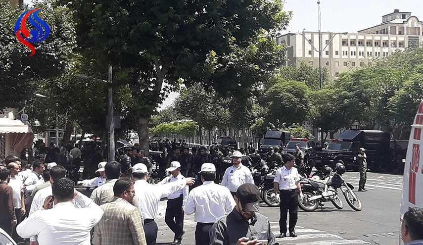 بالصور.. انتشار قوات الامن الداخلی فی محیط البرلمان الايراني