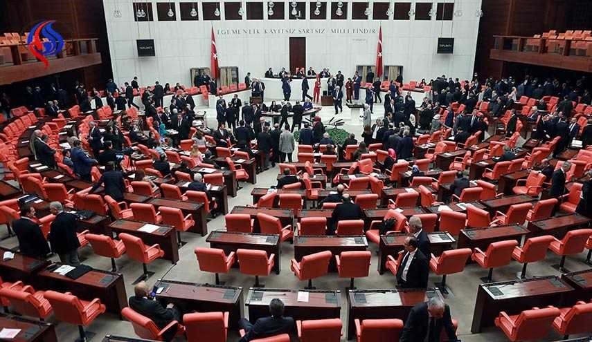 برلمان تركيا يوافق على نشر قوات في قاعدة تركية بقطر