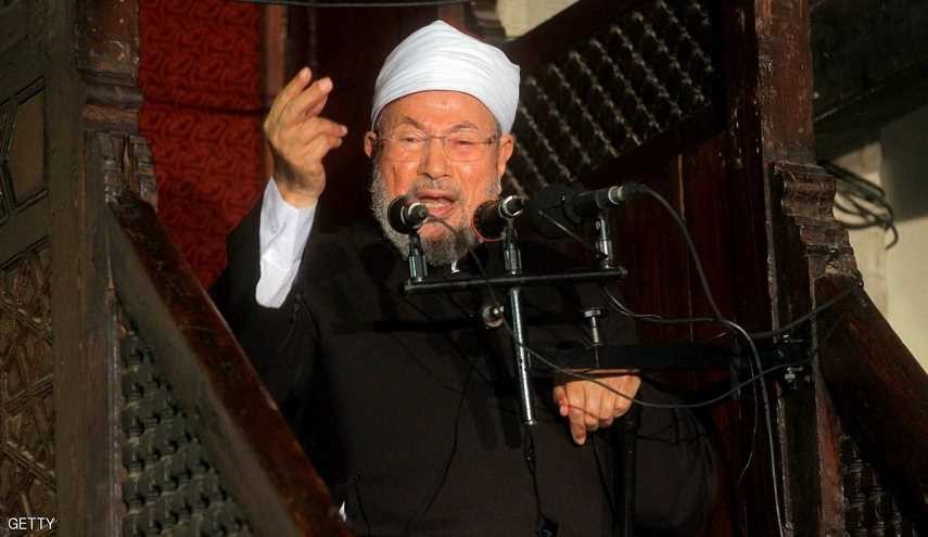 رابطة العالم الإسلامي تنهي عضوية القرضاوي بمجمع الفقه