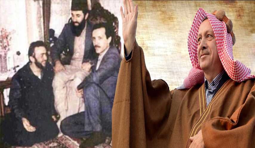 موقع سعودي ينشر صورة لأردوغان وهو راكع أمام حكمتيار