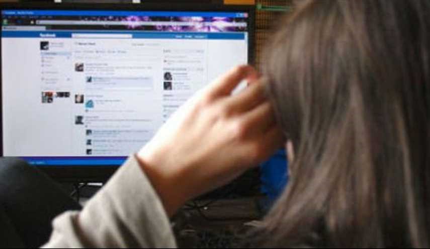إبتزوا فتاة عبر 