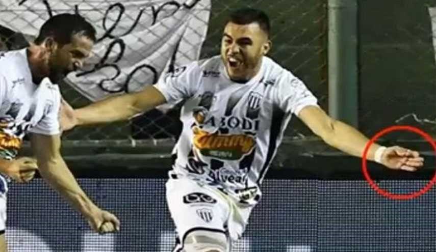 لاعب شهير يستخدم إبرة لإعاقة المهاجمين
