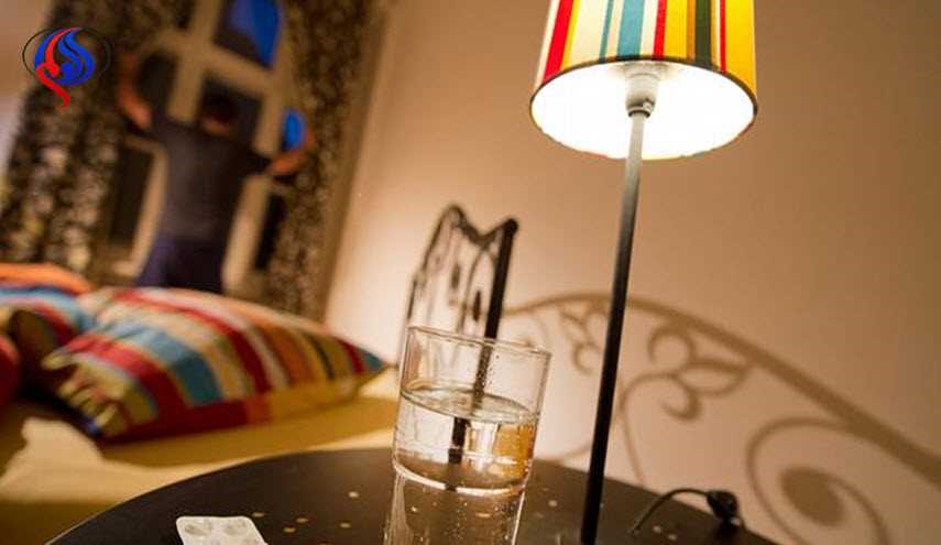 إحذروا... إياكم أن تضعوا كوب ماء بالقرب من سريركم خلال النوم!