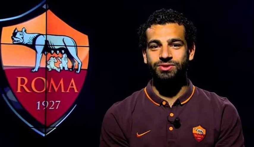 نجم المنتخب المصري ونادي ليفربول الإنكليزي يصلي العيد وسط أهالي قريته