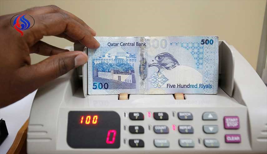 3 مصارف بريطانية توقف العمل بالريال القطري