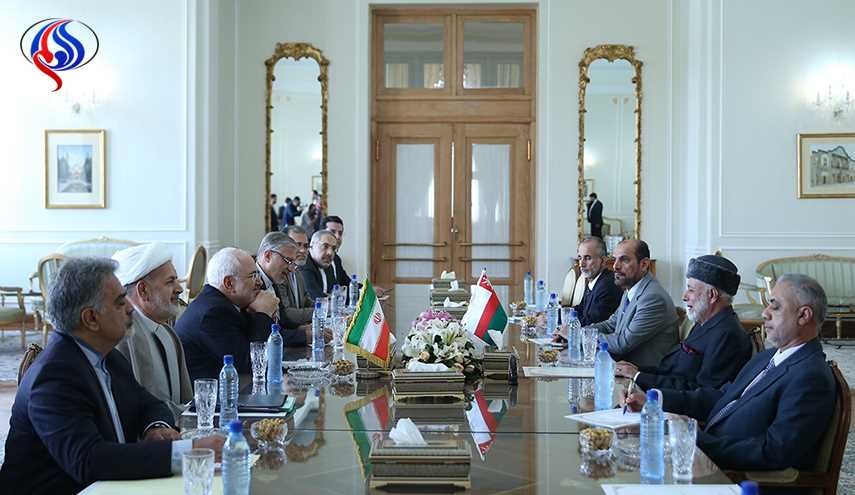 ايران وعمان تؤكدان على تطوير العلاقات الاقتصادية والسياسية
