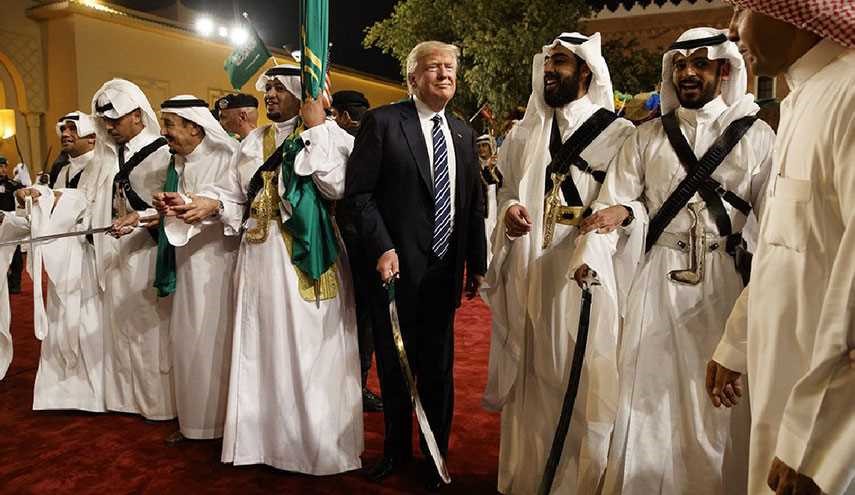 ترامب: لو لم تدفع الرياض مئات مليارات الدولارات لَمَا شاركت في قمّتها!