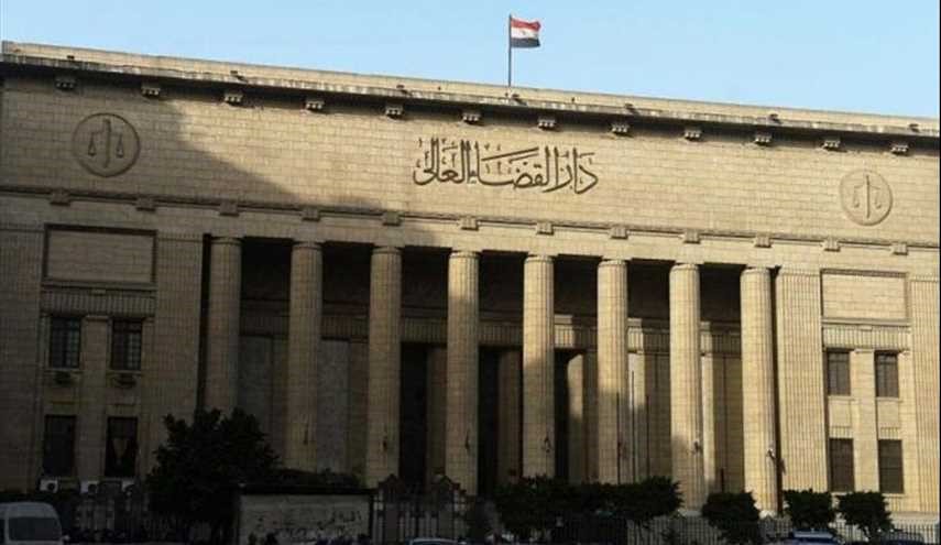 مصر.. زوج يقاضي زوجته لانشغالها بمواقع التواصل الاجتماعي!