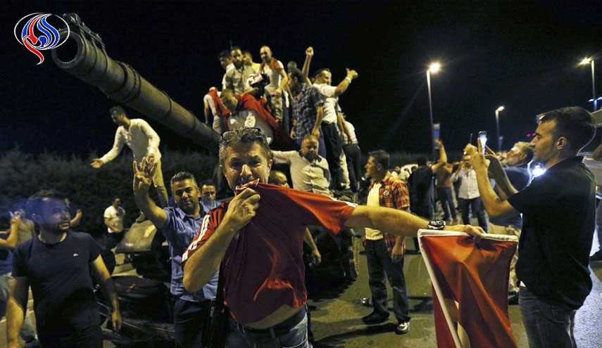 بالصورة.. لماذا سخر الأتراك من ملصقات ذكرى الانقلاب الفاشل؟