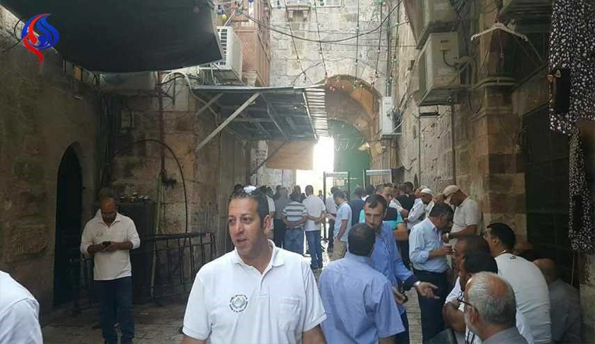 بالصور.. موظفو الأوقاف يرفضون الدخول للأقصى عبر البوابات الإلكترونية