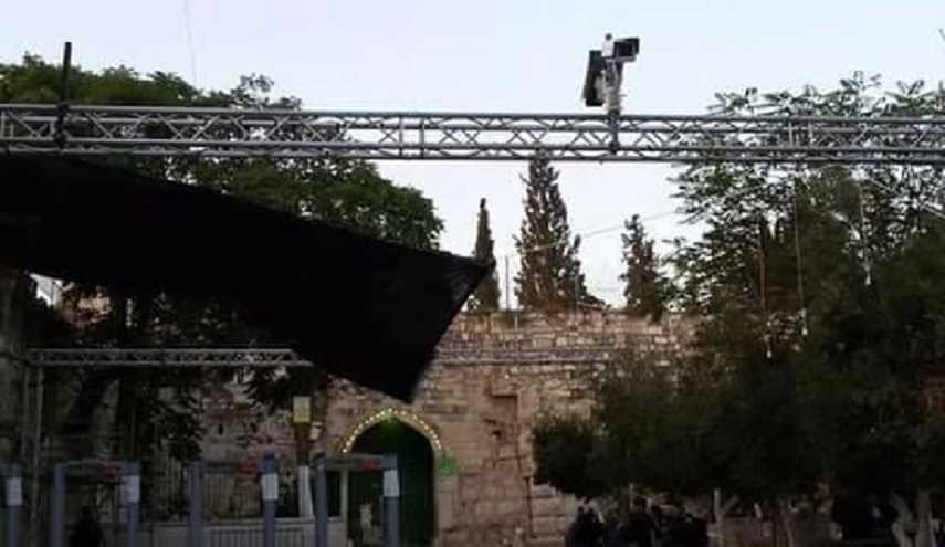 بالصور: الاحتلال يركب كاميرات حساسة وجسورا على أبواب الأقصى