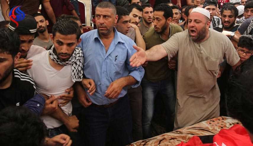 لأول مرة: علم الاحتلال تحت أقدام المصلين والمشيعين في 