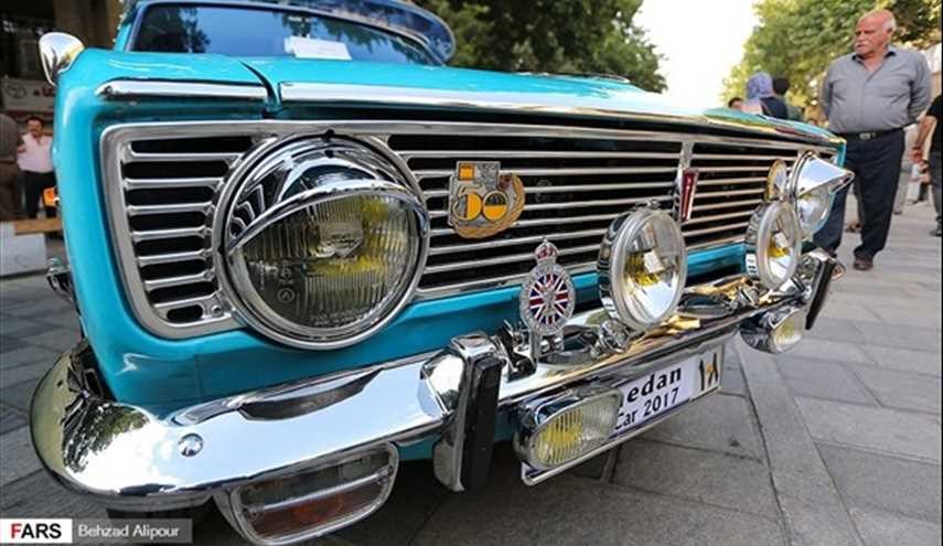 بالصور.. مهرجان للسيارات للكلاسيكية في همدان