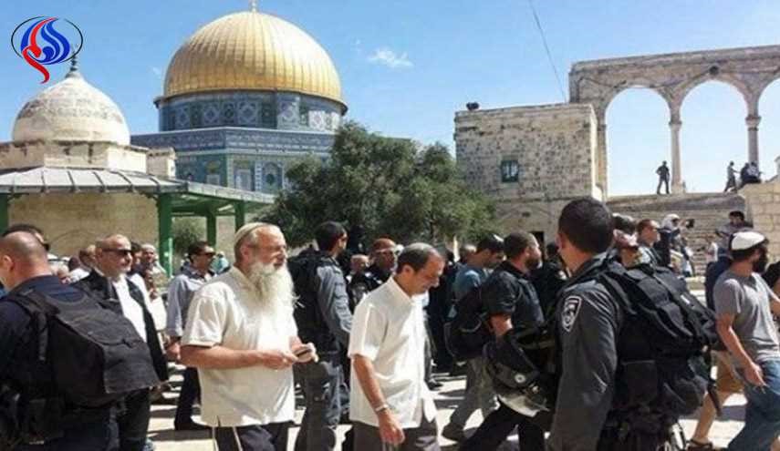 عشرات المستوطنين يستأنفون اقتحاماتهم للمسجد الأقصى