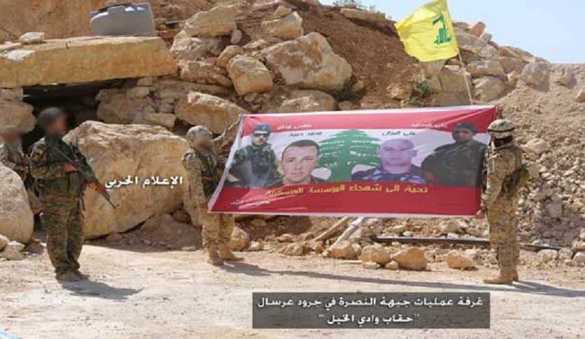 مجاهدو المقاومة يرفعون شارة النصر مع خروج حافلات الارهابيين من جرود عرسال