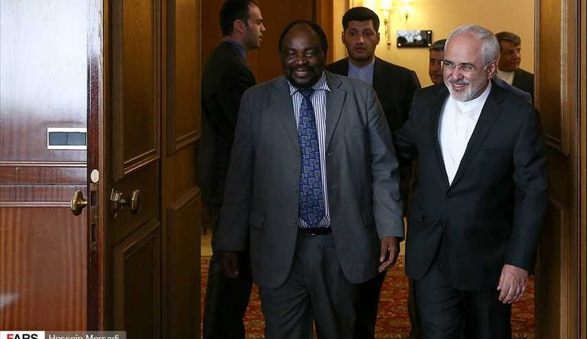 لقاء ظريف مع كبار المسؤولين الاجانب المشاركين في مراسم اداء اليمین الدستورية لرئيس الجمهورية