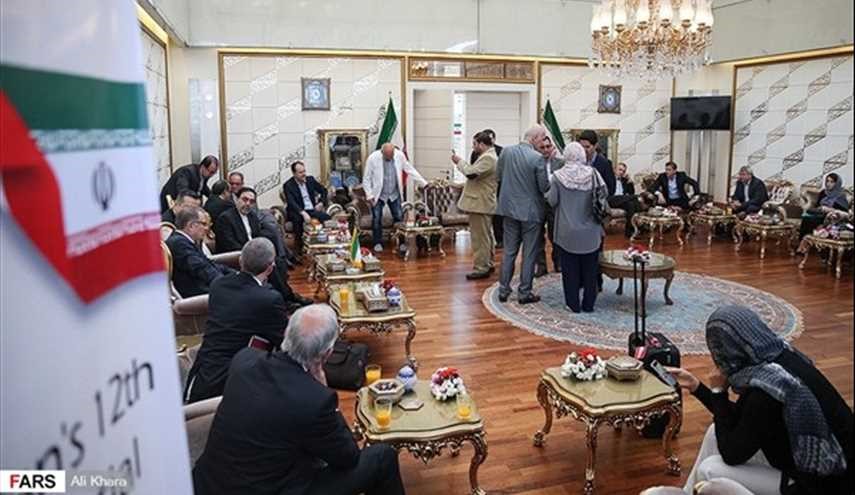 بالصور.. وفود اجنبية حين وصولها الى طهران لحضور مراسم اداء روحاني اليمين الدستورية