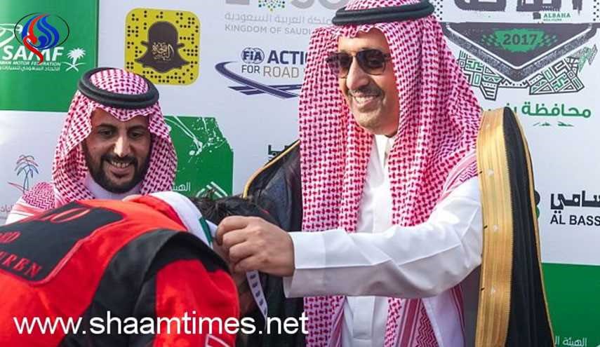 شاهد.. العلم السوري يرتفع في السعودية!