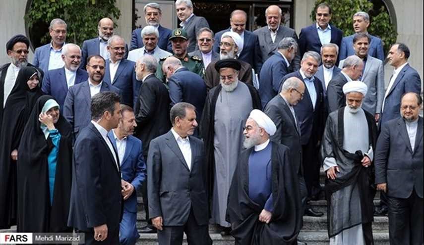 بالصور.. آخر اجتماع للحكومة الايرانية الحالية