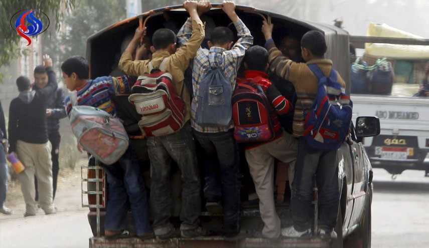 بالصور.. طفل يزور خطابين لوالديه للصلح بينهما