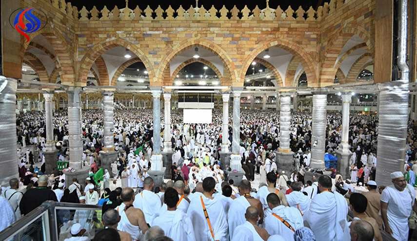بسبب الحريق... الدفاع المدني السعودي يخلي فندقا في مكة!