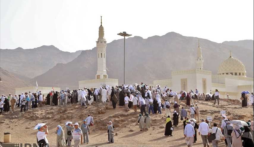 الحجاج یزورون الاماکن المقدسة بالمدینة المنورة