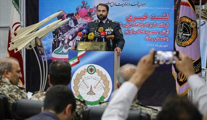 قائد مقرّ خاتم الأنبياء يتحدث للصحفيين في اليوم الوطني للدفاع الجوي الإيراني