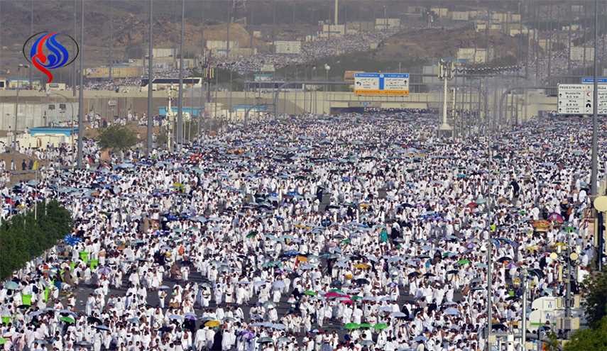 الحجاج يستعدون للتوجه الى المشاعر المقدسة لبدء مناسك الحج