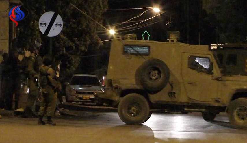 الاحتلال يعتقل 15 فلسطينا بأنحاء متفرقة في الضفة الغربية