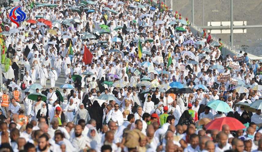 حجاج بيت الله الحرام يواصلون أداء مناسك الحج برمي الجمرات