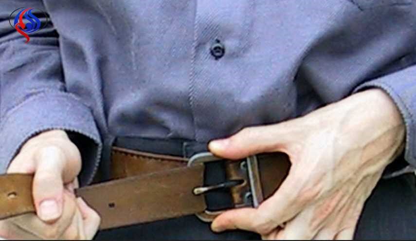 شاهد .. زوجة رئيس عربي تحمل حقيبة بالملايين!