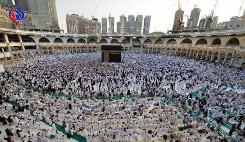 طاف حول الكعبة 700 مرّة من دون أن يحجّ.. إليكم قصّته!