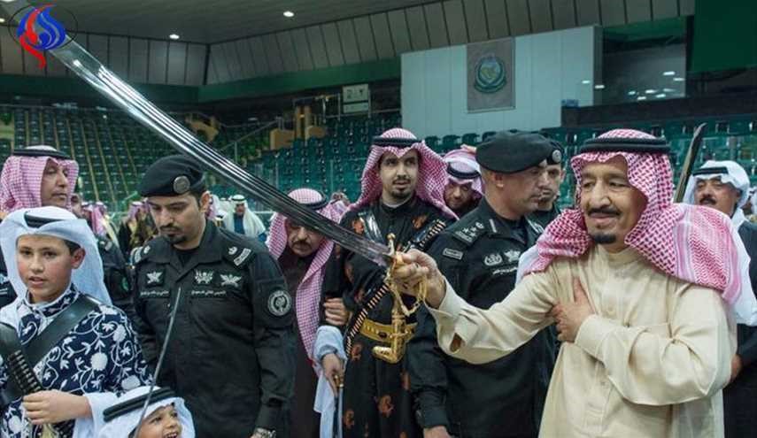 مواطن سعودي يحرج الملك سلمان بهذه الرسالة ويشعل المواقع