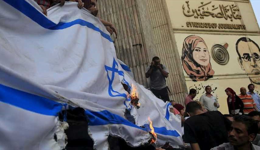 غضب واسع في مصر بسبب علم الكيان الاسرائيلي في كتاب مدرسي