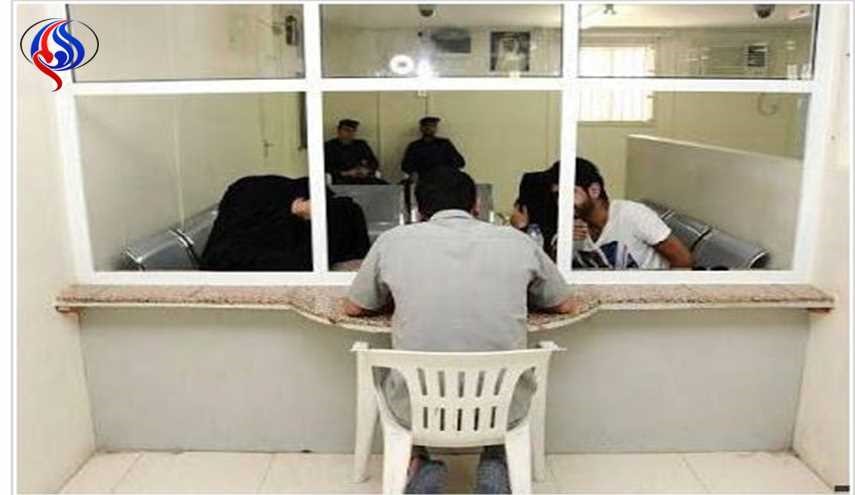 عدد من عوائل المعتقلين البحرینیین یضربون عن الطعام +صور