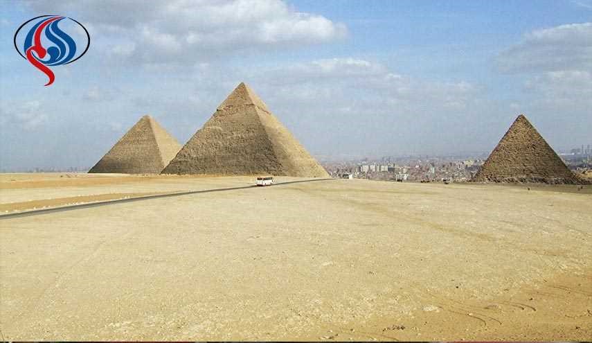 بعد مكة المكرمة والأهرامات...لن تصدق كيف تبدو مصر من الفضاء!