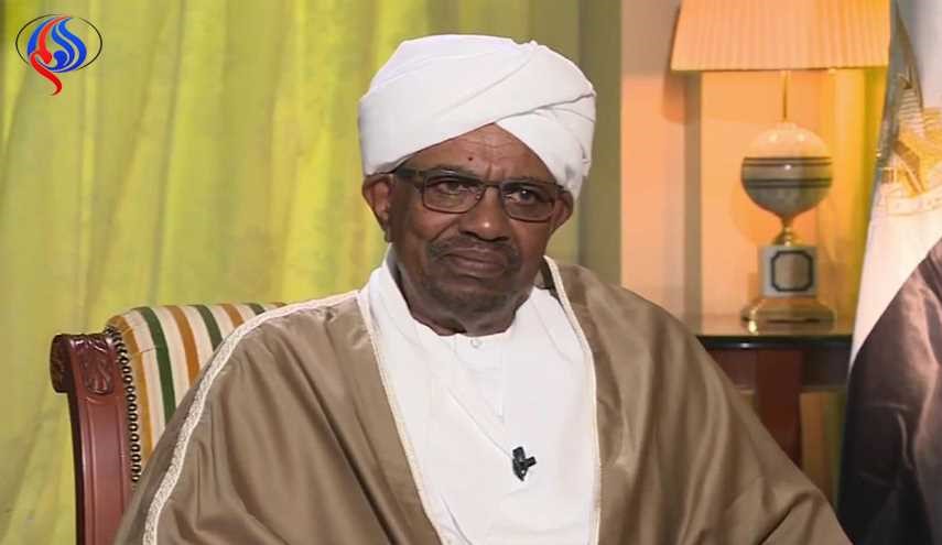 البشير يدعو قبائل دارفور لتسليم اسلحتها ويعدها بتنمية الاقليم