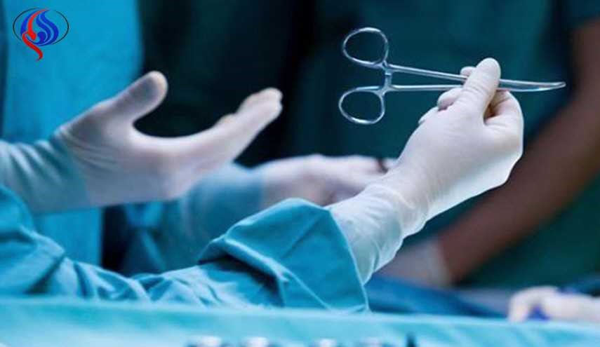 فنان عربي شهير يقاضي طبيبة حرمت زوجته من الإنجاب