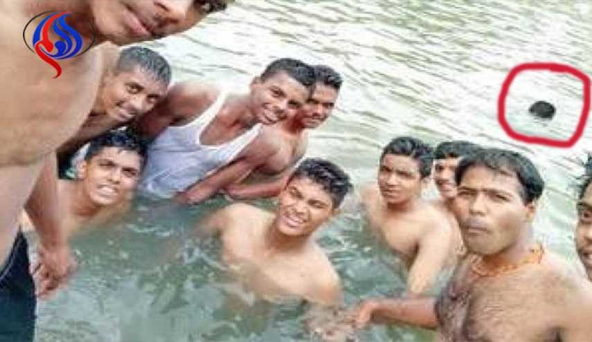 انشغلوا بالتقاط السيلفي في رحلة جامعية حين وقوع الكارثة!!