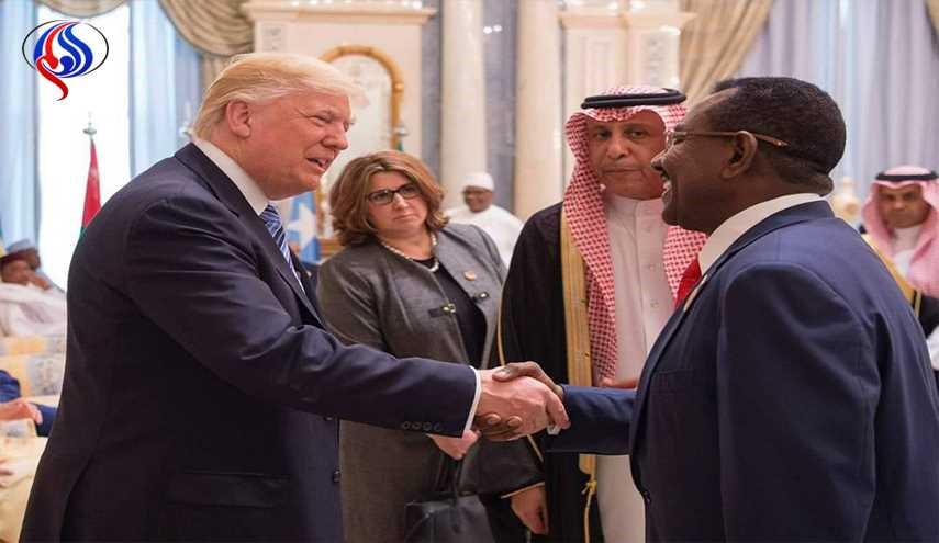 ترامب يتهرب من سؤال حول سبب رفع حظر السفر عن السودان