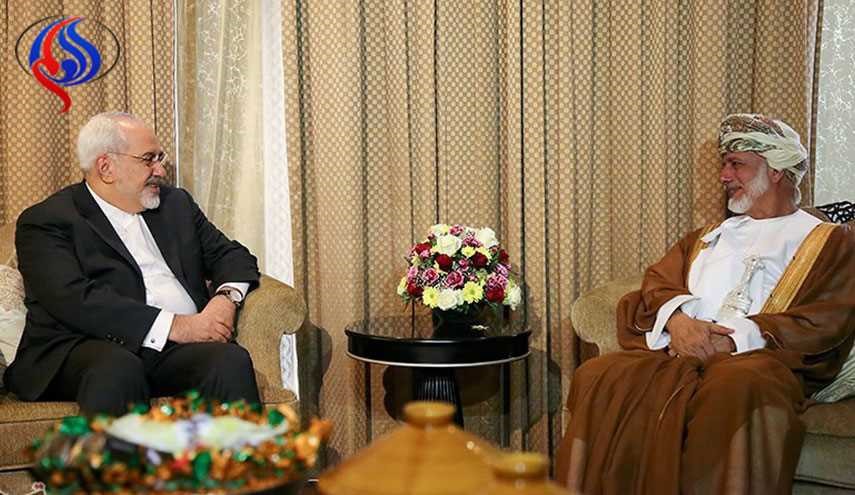 ظريف يبحث قضايا المنطقة مع نظيره العماني في مسقط