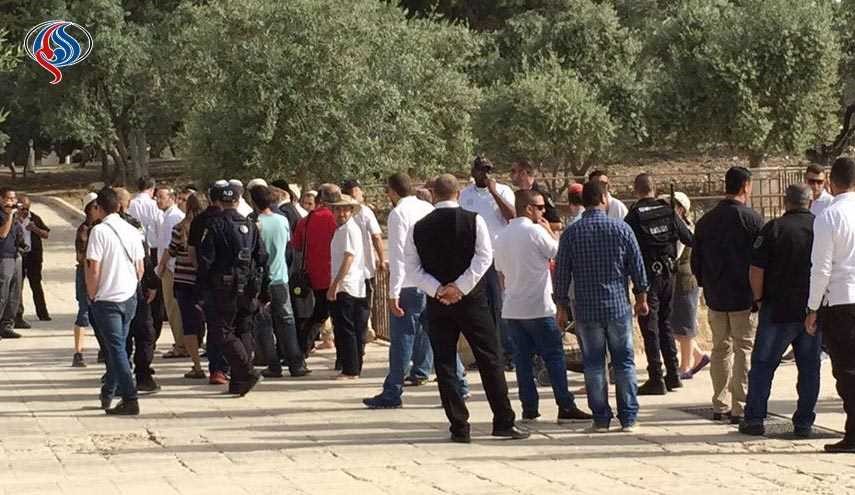 عشرات المستوطنين يقتحمون المسجد الأقصى المبارك